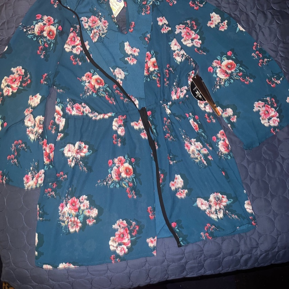 Floral Blouse With Tie Front - Picture 3 of 3
